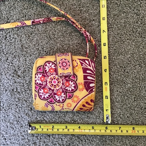 Treasure Trove of Vera Bradley. All 6 Bags +A Cookbook - Picture 14 of 16